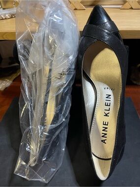 NIB Anne Klein iflex Pointed-Toe Kitten Heels/Patent Leather Sz 8” “Maddy Rose”